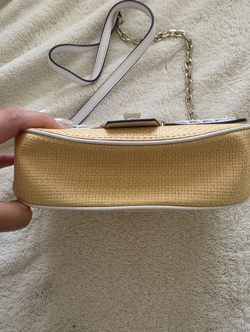 KATE SPADE White and Natural Crossbody Shoulder Bag with Heart Clasp